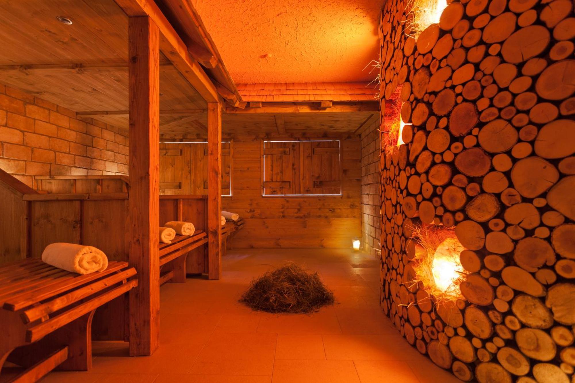 Hotel Nesselwanger Hof Bagian luar foto