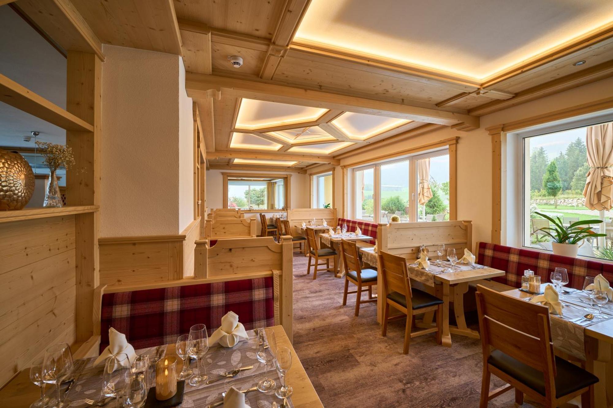 Hotel Nesselwanger Hof Bagian luar foto