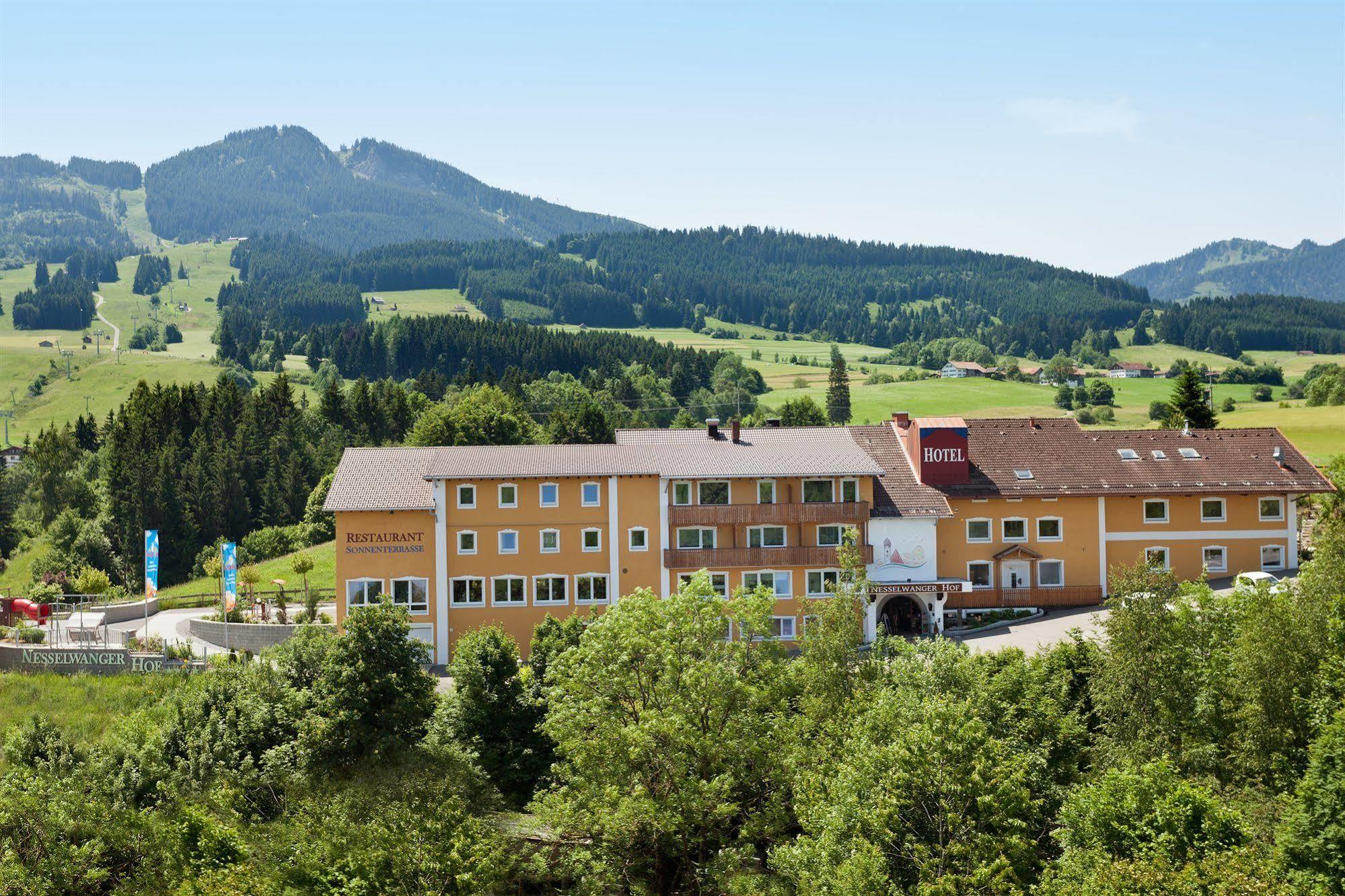 Hotel Nesselwanger Hof Bagian luar foto