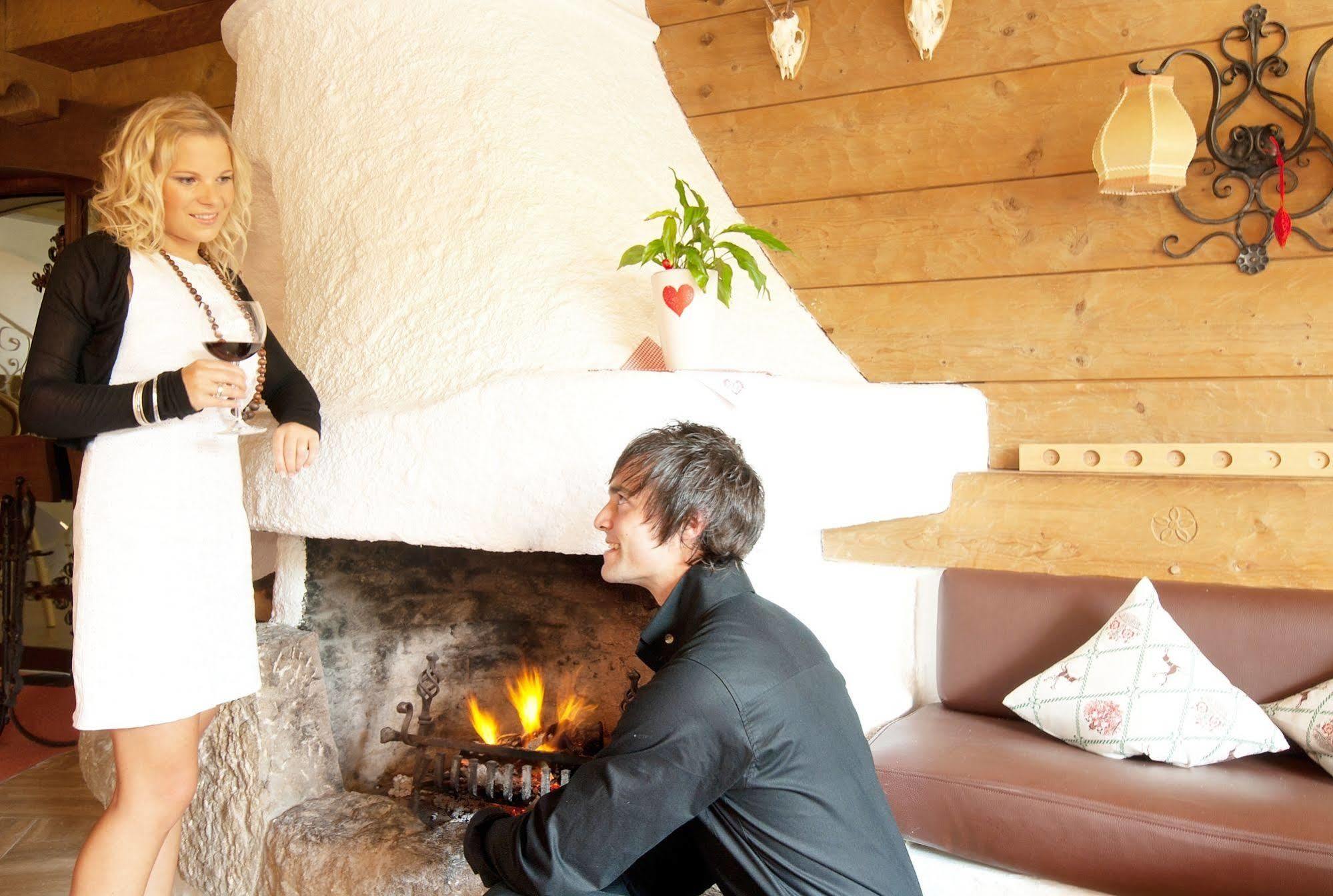 Hotel Nesselwanger Hof Bagian luar foto